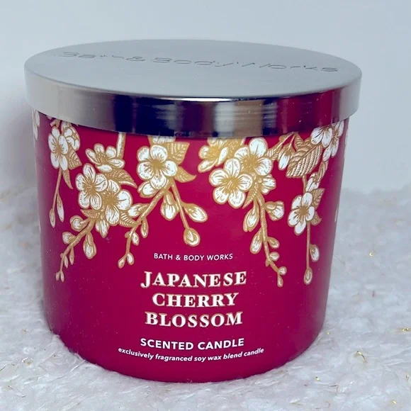 Bath & Body Works Japanese Cherry Blossom Scented Candle - Picture 2 of 4